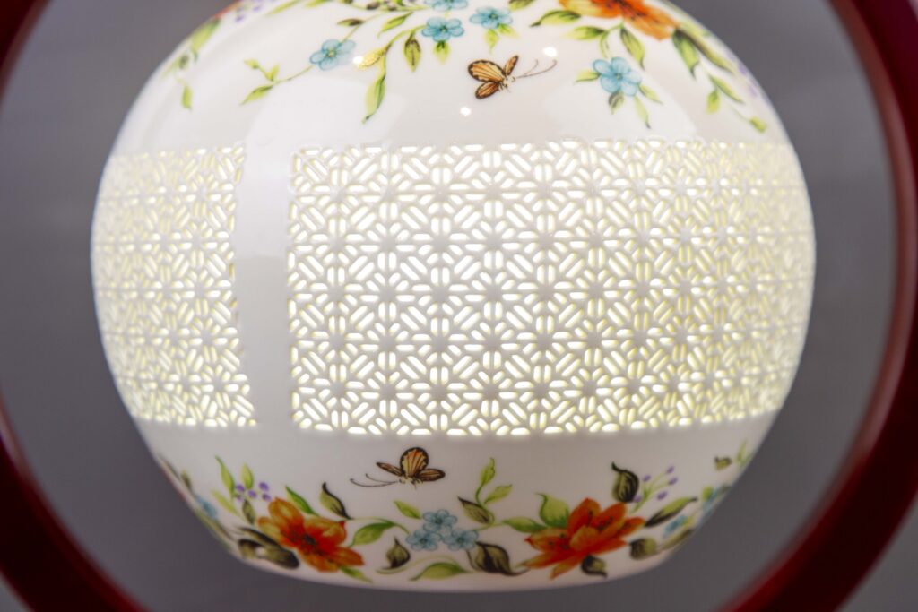 KOKOPRIME Handcrafted Ceramic Lantern Lamp – A fusion of oriental craftsmanship and modern elegance. Hand-painted porcelain, intricate floral motifs, and warm ambient lighting. Ideal for home decor, meditation spaces, and luxury gifting. Available in UK stock, fast shipping.