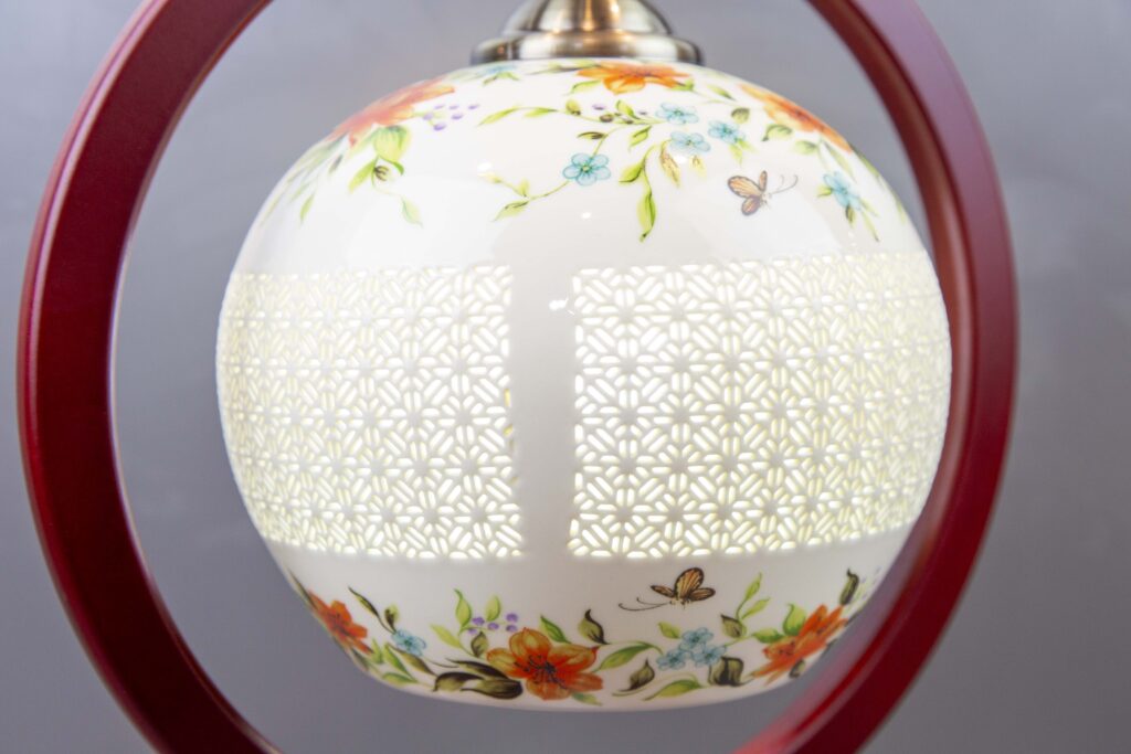 KOKOPRIME Handcrafted Ceramic Lantern Lamp – A fusion of oriental craftsmanship and modern elegance. Hand-painted porcelain, intricate floral motifs, and warm ambient lighting. Ideal for home decor, meditation spaces, and luxury gifting. Available in UK stock, fast shipping.