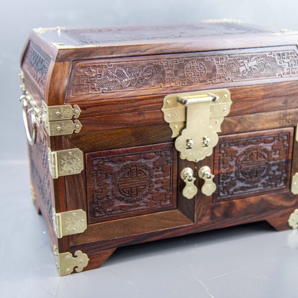 Elegant Chinese wooden jewelry box with brass accents – KOKOPRIME Caption：KOKOPRIME handmade jewelry chest with drawers and carved Chinese patterns